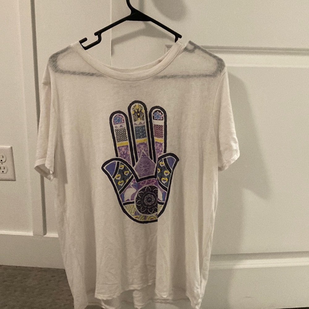 Tshirt with hand/flower design